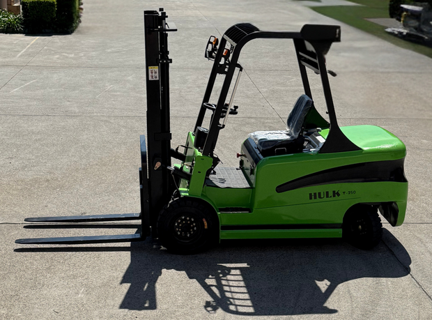 HULK T-250 Electric Forklift – 3-Meters & 2.5 Ton Capacity